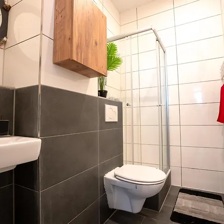 Serviceroom24 - Space In Hoch Wlan - Smart-tv - 24-7 Check-in Und Kueche