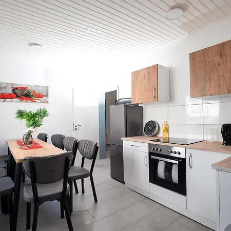 Serviceroom24 - Space In Hoch Wlan - Smart-tv - 24-7 Check-in Und Kueche