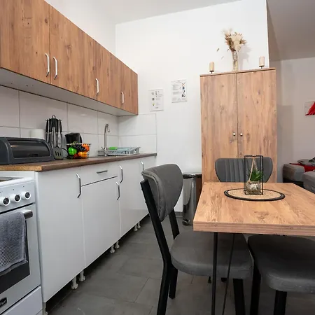 Serviceroom24 - Space In Hoch Wlan - Smart-tv - 24-7 Check-in Und Kueche