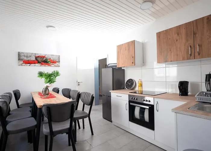 Serviceroom24 - Space In Hoch Wlan - Smart-tv - 24-7 Check-in Und Kueche